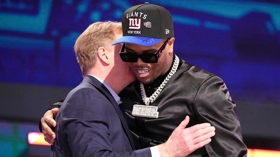 Rob Gronkowski ‘glad’ Lawrence Taylor denied Abdul Carter’s Giants jersey request